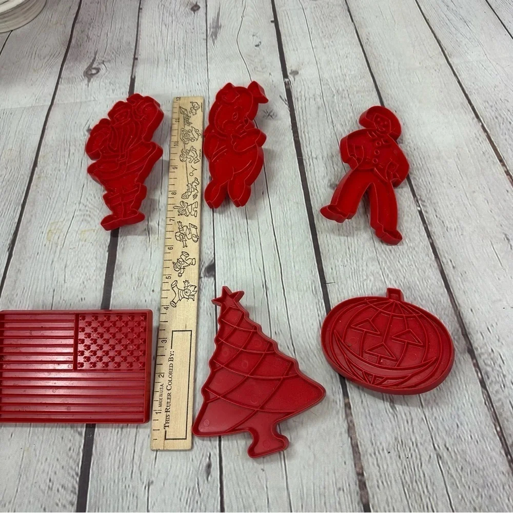 vintage tupperware Red Holiday Cookie Cutters Set flag christmas tree pumpkin